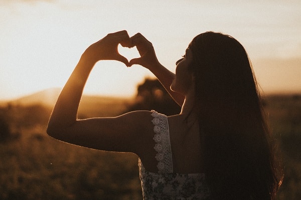 O que significa Love yourself first and everything else falls into line.? - Pergunta sobre a Inglês (EUA)
