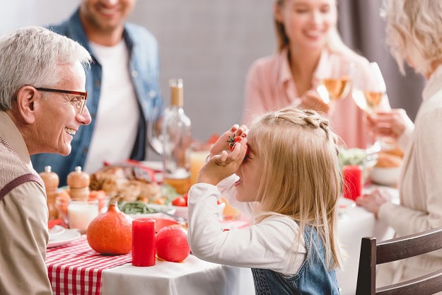 Uma família no jantar de Ação de Graças.